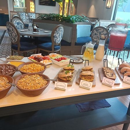 Meritas Auberge Calangute Goa Exteriör bild