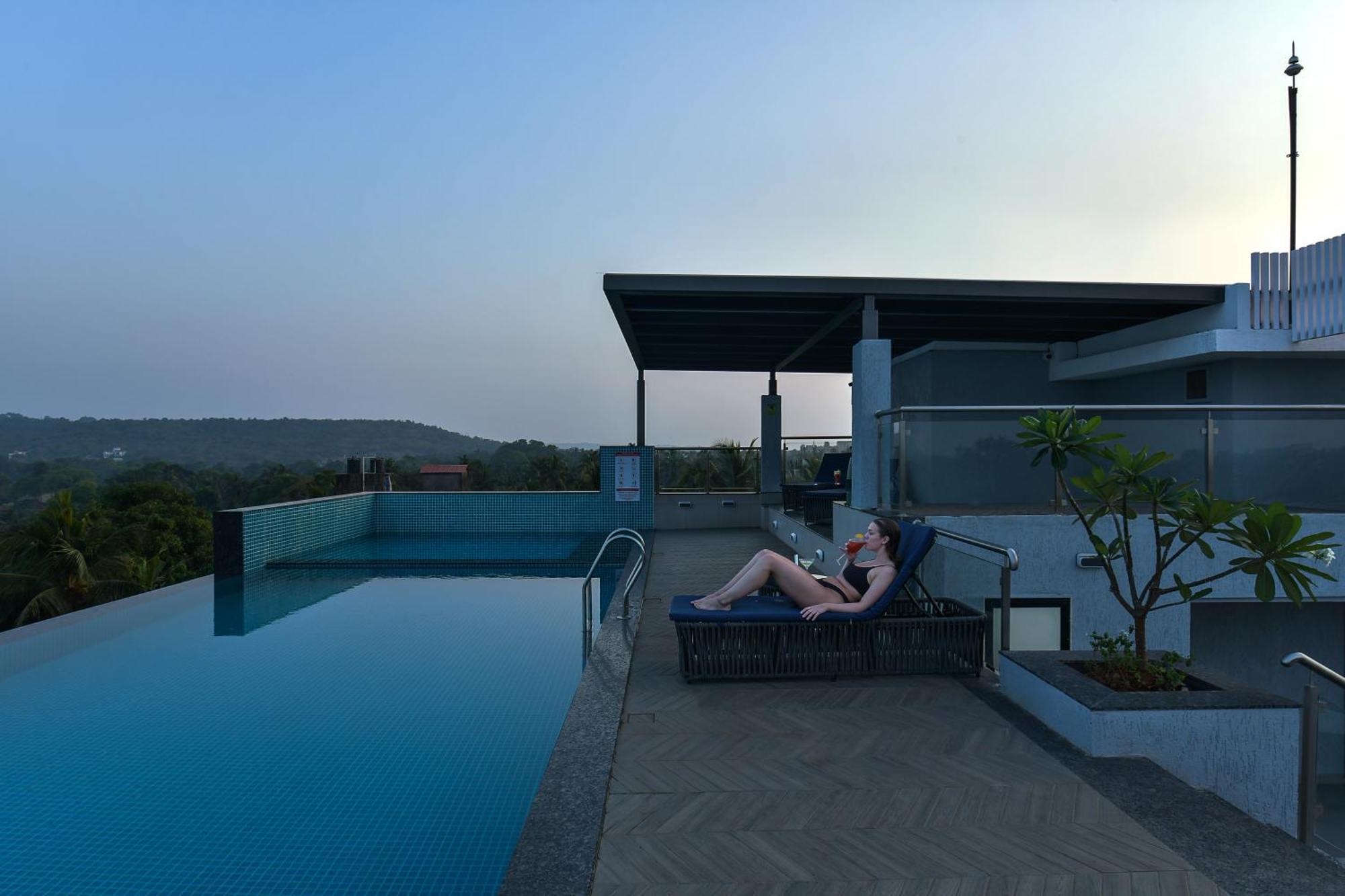 Meritas Auberge Calangute Goa Exteriör bild